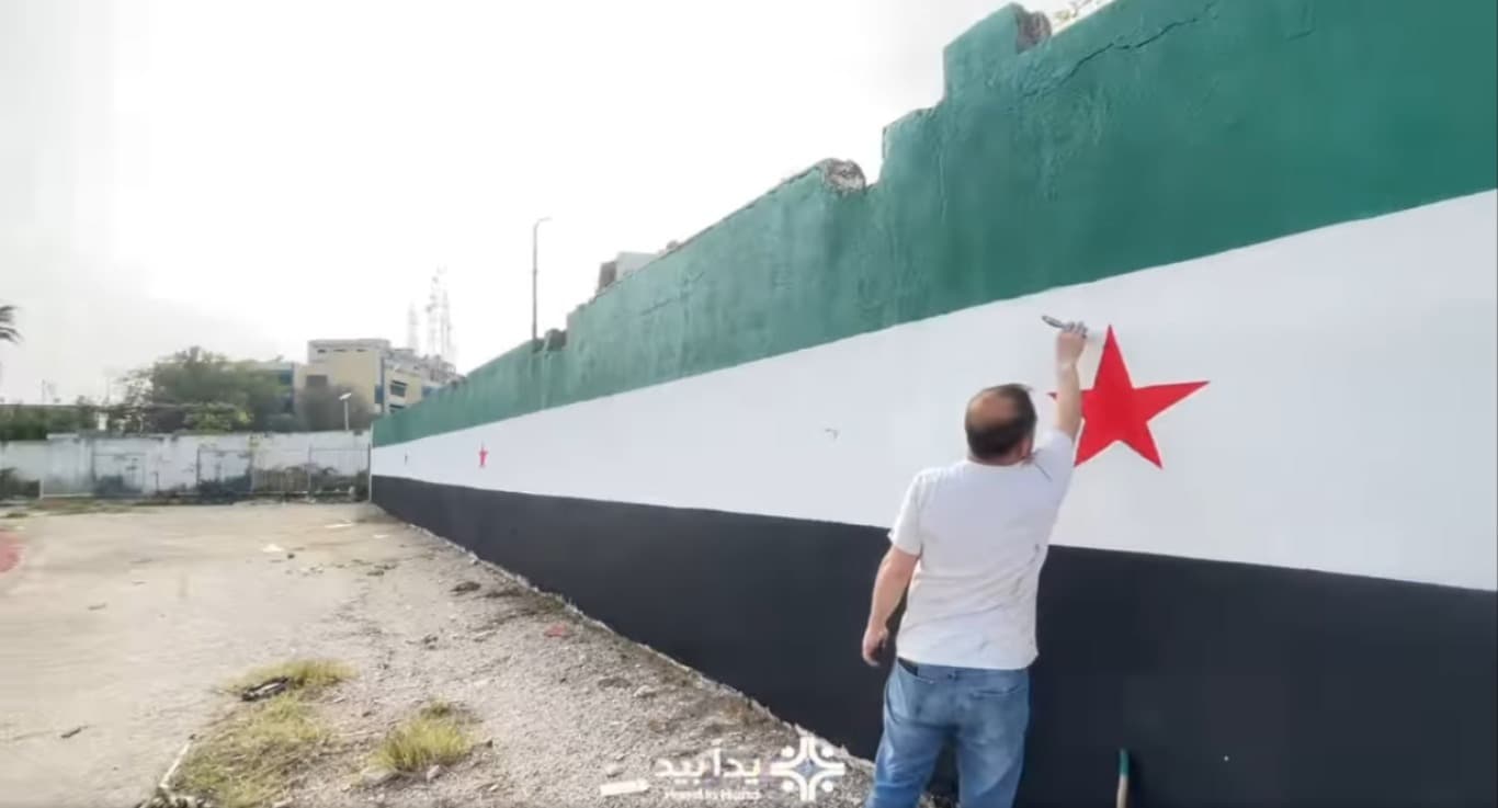 طمس معالم النظام البائد في الملعب البلدي